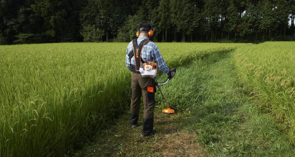 草刈り – STIHL – スチール – チェンソー チェーンソー 農業機械 刈払機 ヘッジトリマー 草刈機 エンジンカッター ブロワー 林業 |  STIHL